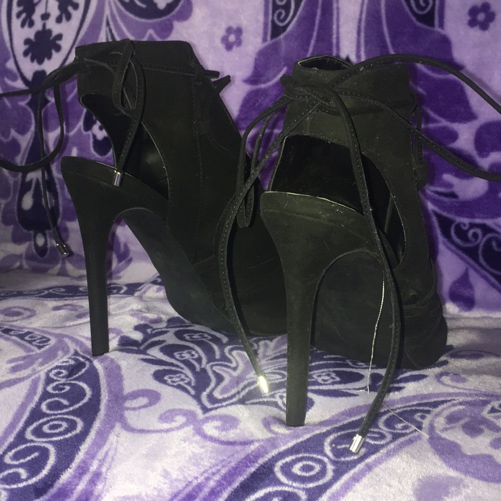 Heels - Picture 2 of 3